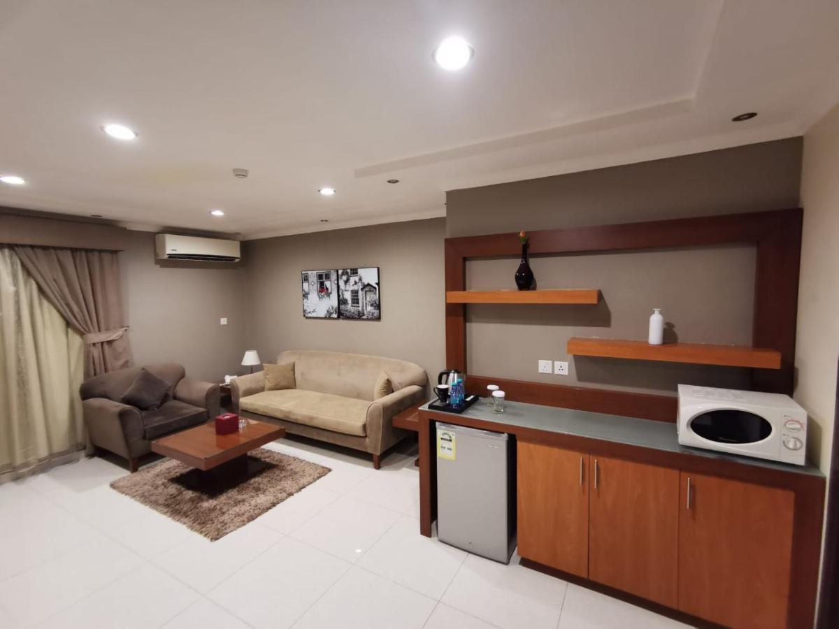 Ashbonh Hotel Suites Рияд Екстериор снимка