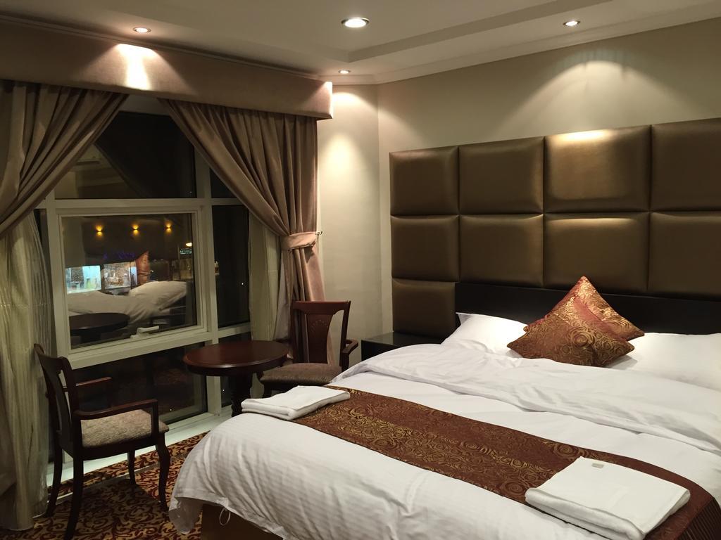 Ashbonh Hotel Suites Рияд Стая снимка