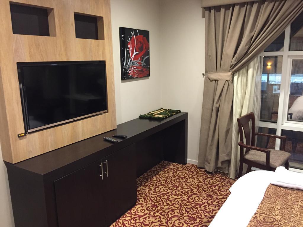 Ashbonh Hotel Suites Рияд Стая снимка