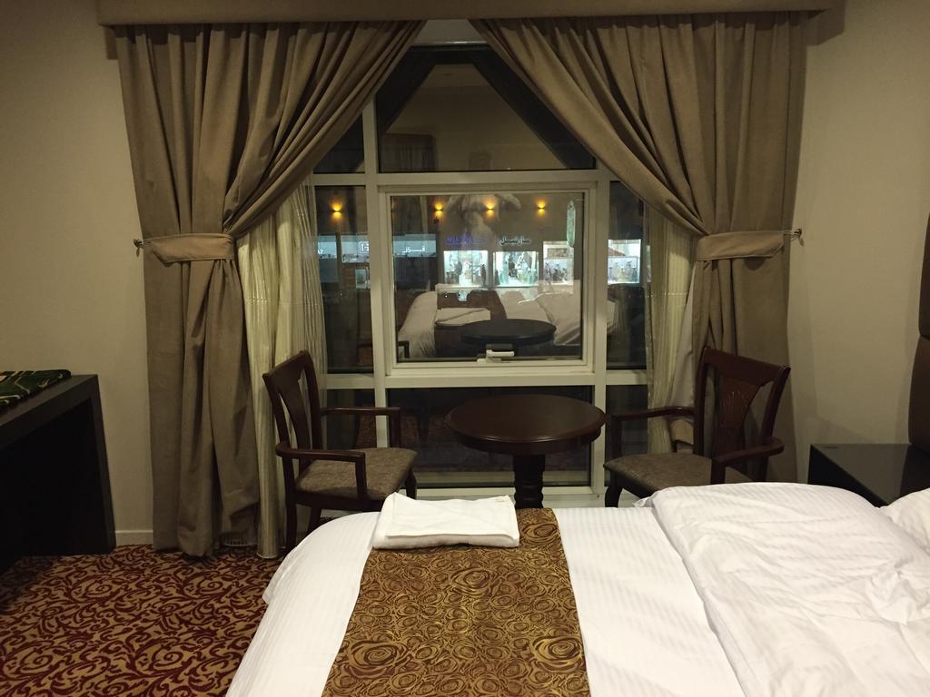 Ashbonh Hotel Suites Рияд Стая снимка