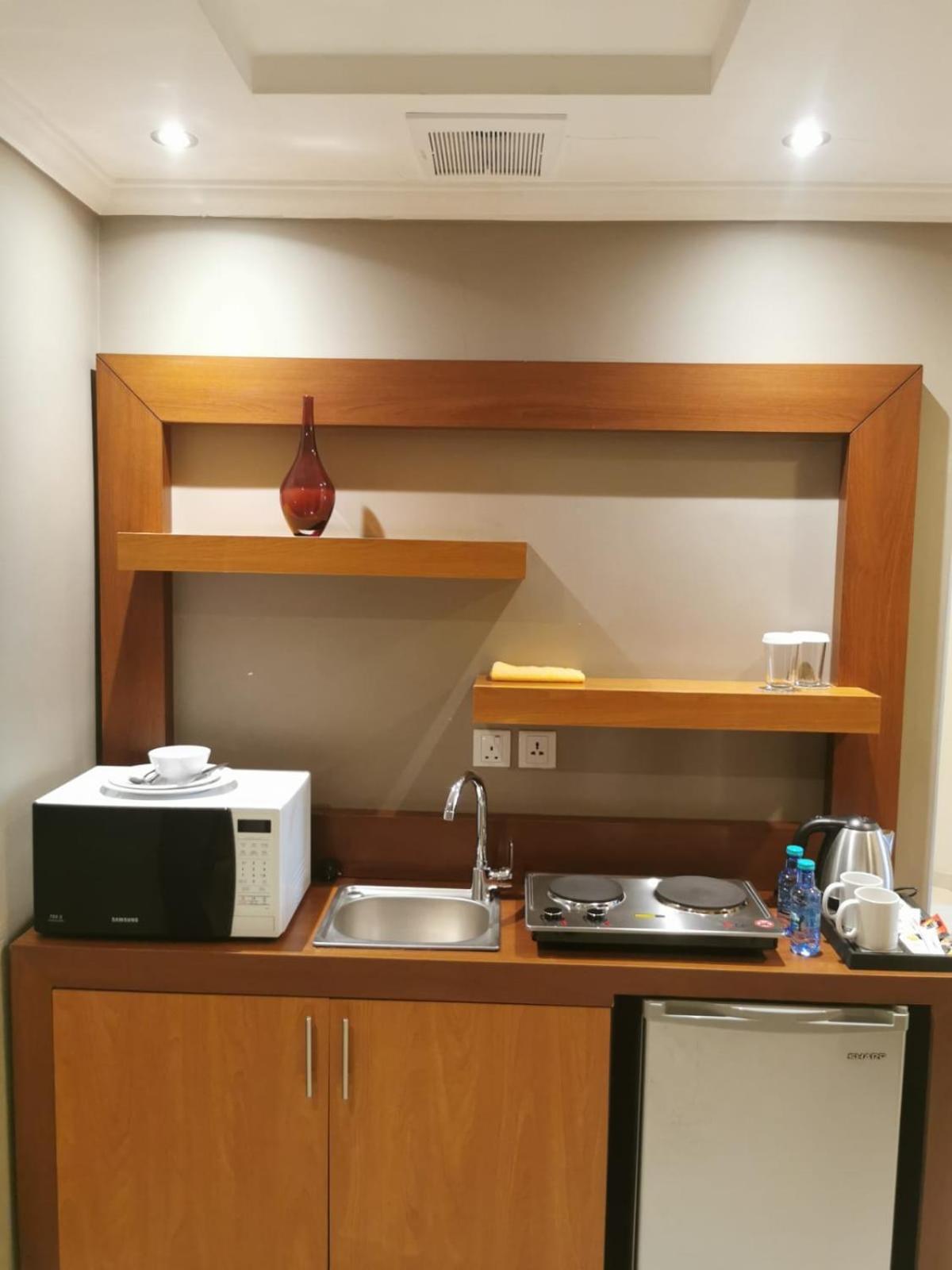 Ashbonh Hotel Suites Рияд Екстериор снимка